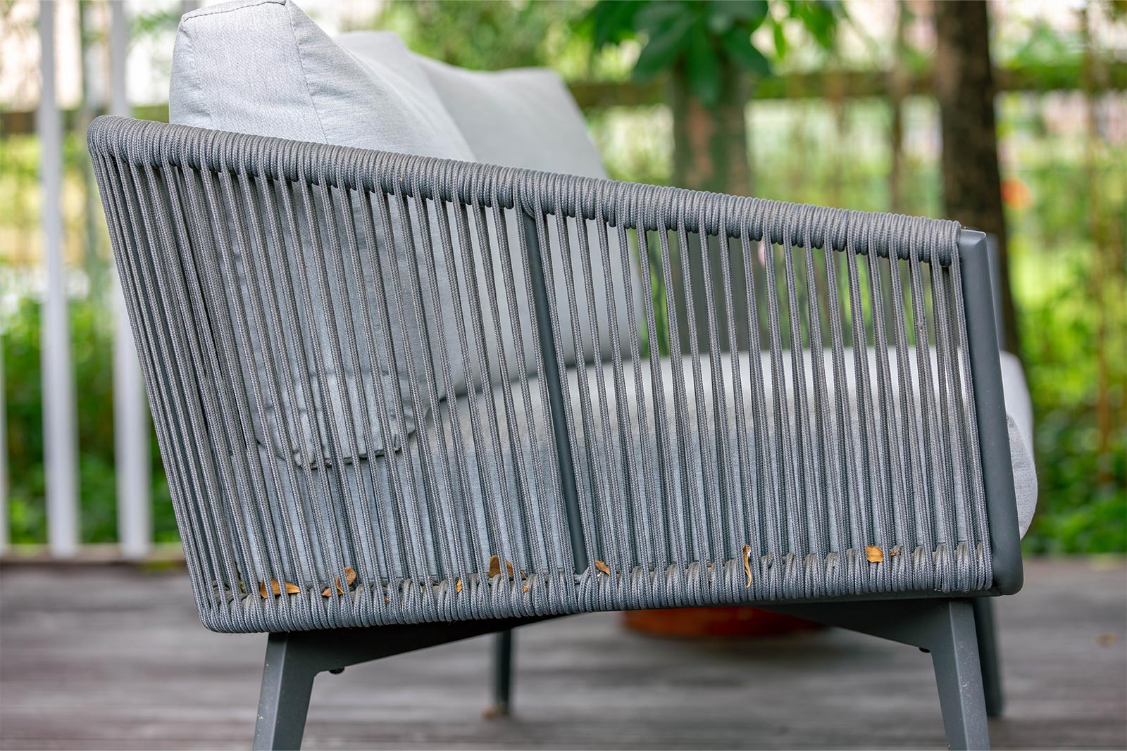 CJ-how to clean aluminum outdoor furniture (2).jpg
